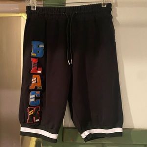Men’s black shorts size M